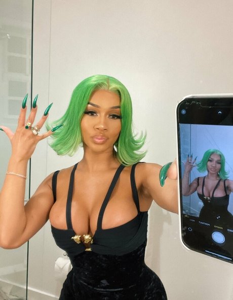 Saweetie ポルノモデル 写真