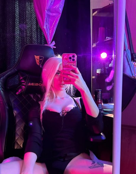 毛深い足のオンリーファンズ ポルノ 写真