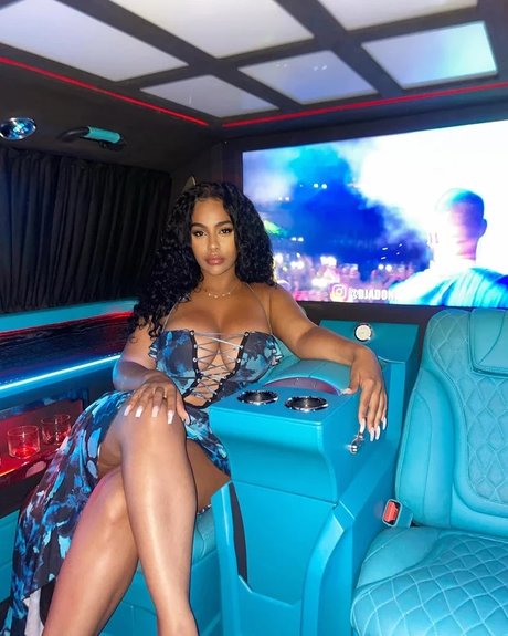 Ayisha Diaz ポルノモデル 写真