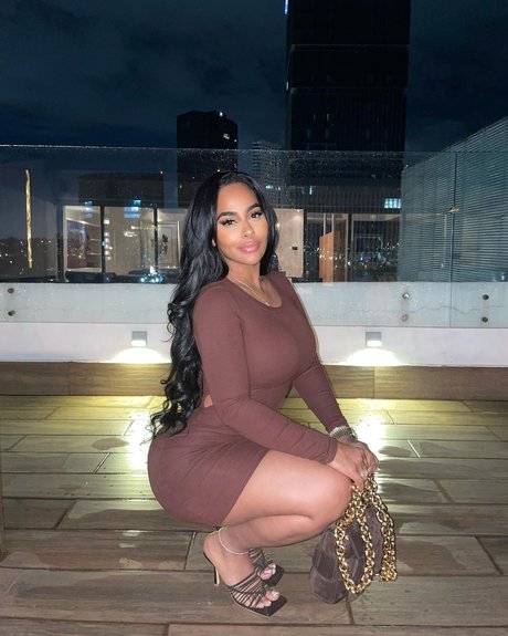 Ayisha Diaz xxxスター 写真