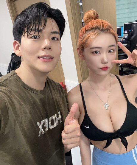 成熟した異人種間オンリーファンズ ヌード 写真