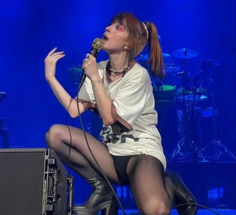 ニューハーフ ドミナトリックス オンリーファンズ 美しい 写真