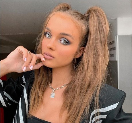 Anna Zak top profile image