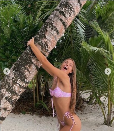 黒檀の厚いオンリーファンズ セクシーヌード 写真