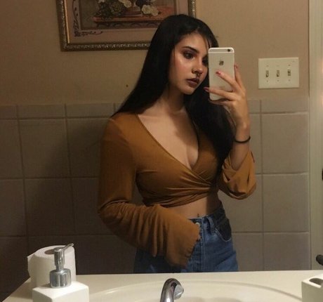 Noodlenom ポルノモデル 画像