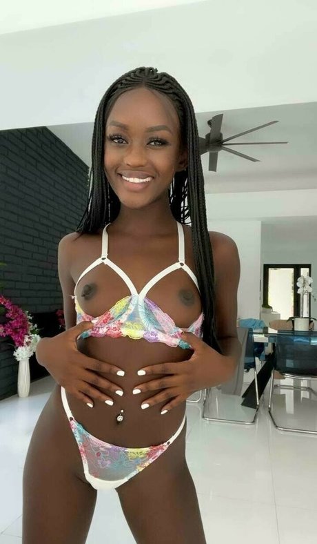 赤毛の熟女オンリーファンズ 可愛い 画像