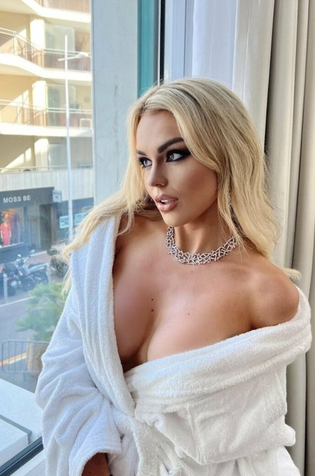 BBC フェムボーイ オンリーファンズ ヌード 写真