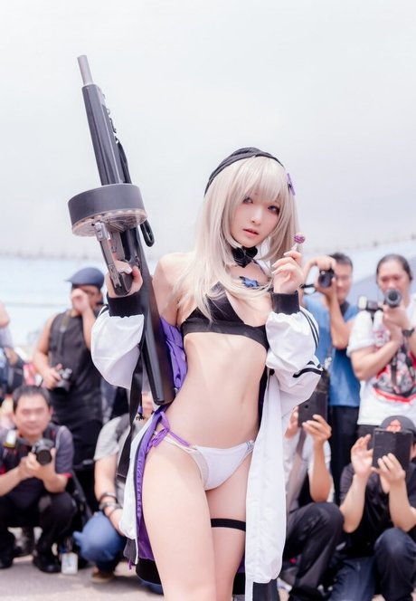 クーガー熟女オンリーファンズ アートヌード 写真