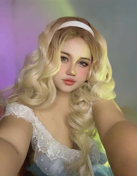 Charlotte LinLin スター 裸 写真