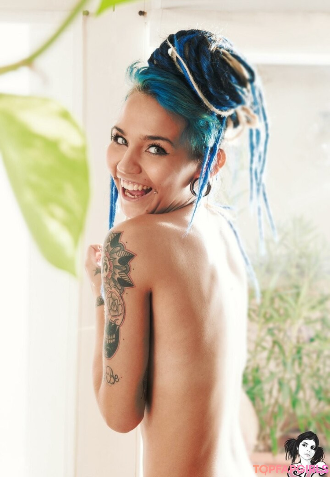 ヌーディストオンリーファンズ セクシーヌード 写真