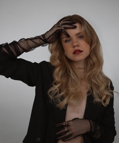 Lea Pietsch ホットなポルノスター 画像