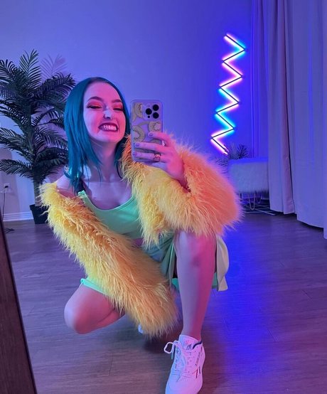 Littlesiha アート女優 画像