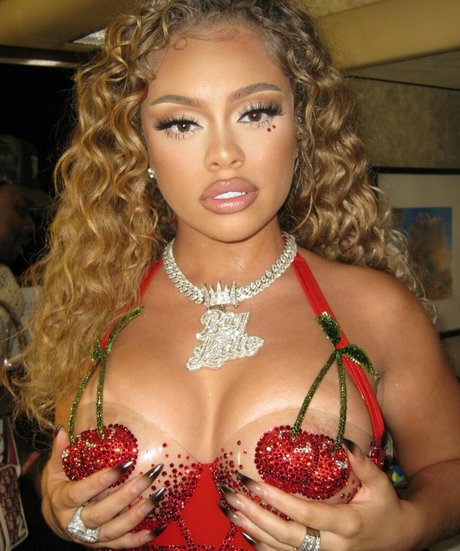 latto777 ポルノモデル 画像