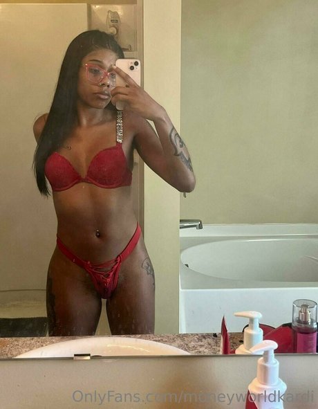 moneyworldkardi アダルトスター 写真