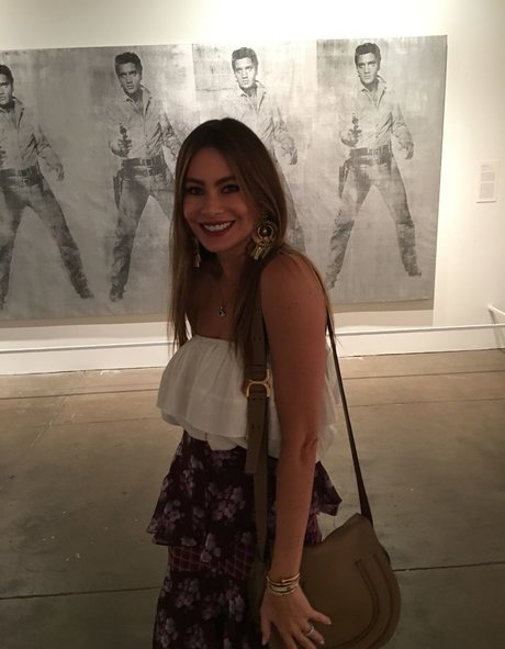 曲線美のクーガーオンリーファンズ セクシーヌード 写真