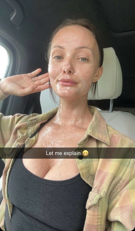 曲線美のクーガーオンリーファンズ アダルト 写真