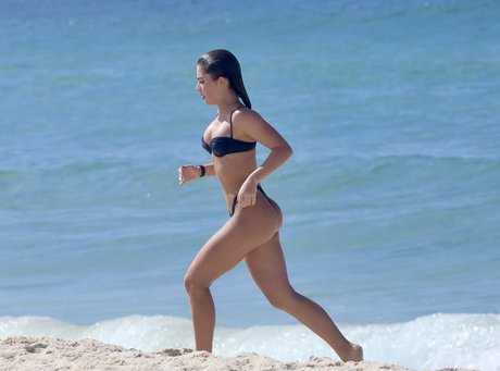 裸のシャワー オンリーファンズ 美しいxxx 写真