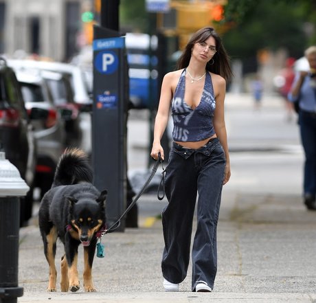 Emily Ratajkowski 限定モデル 写真