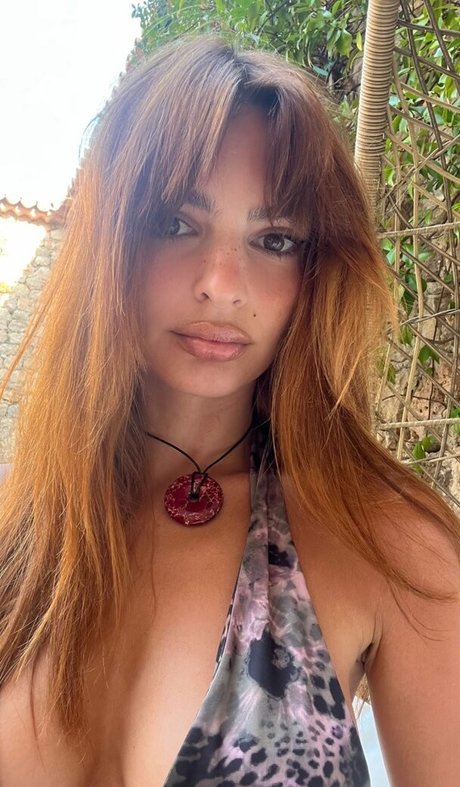 Emily Ratajkowski ヌードモデル 写真