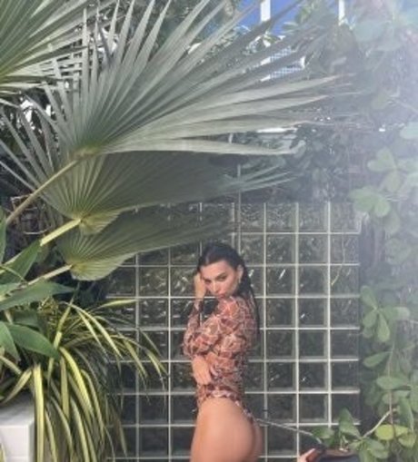 裸のシャワー オンリーファンズ セクシー裸 写真