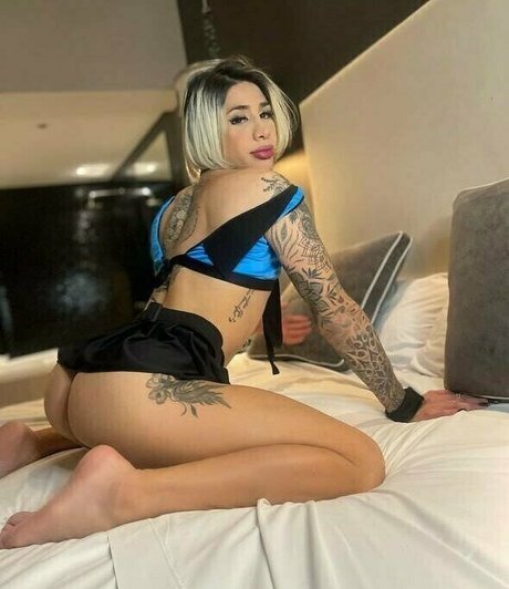 ザーメン飲み込みオンリーファンズ セクシー裸 写真