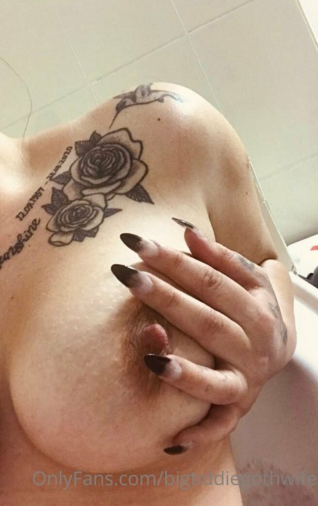 bigtiddiegothwife HDモデル 画像