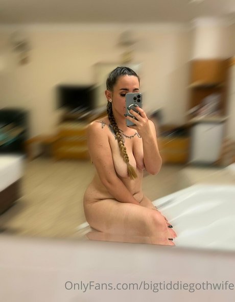 bigtiddiegothwife 素敵な女優 写真