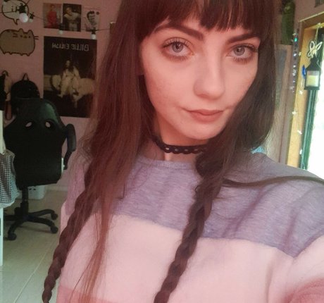 shy spice 美しいポルノスター 写真