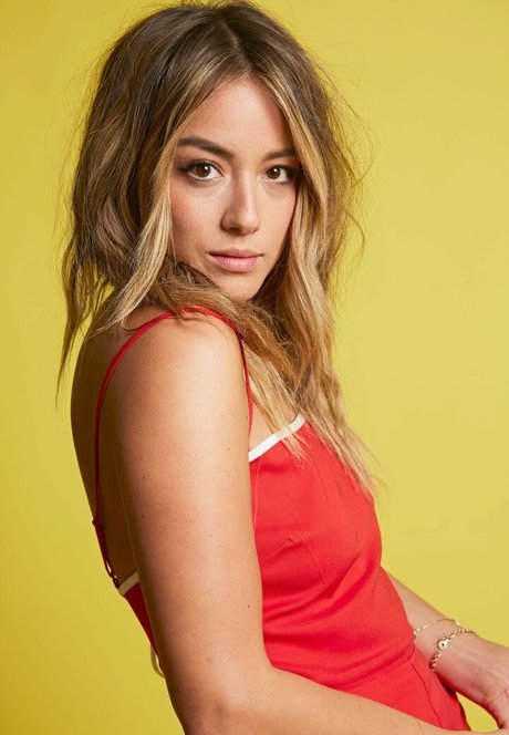 Chloe Bennet スター ヌード ギャラリー