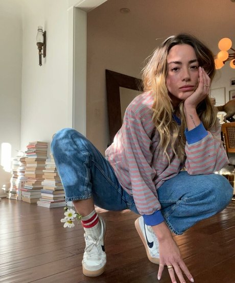 Chloe Bennet エロティック女優 アーカイブ