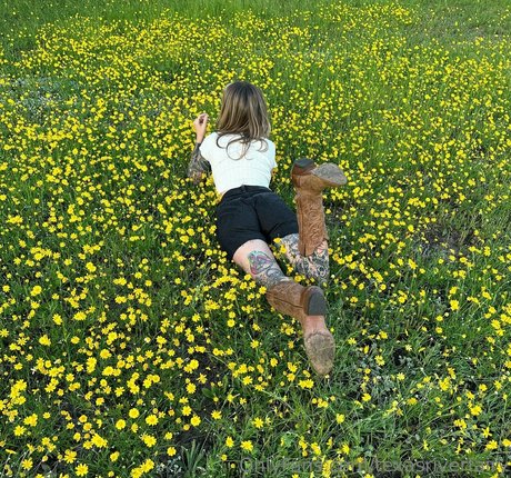 巨乳ゴスオンリーファンズ HD 画像