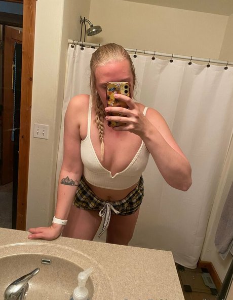 its kt トップモデル 写真