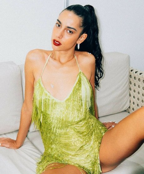 Marina Sena HDポルノスター 写真