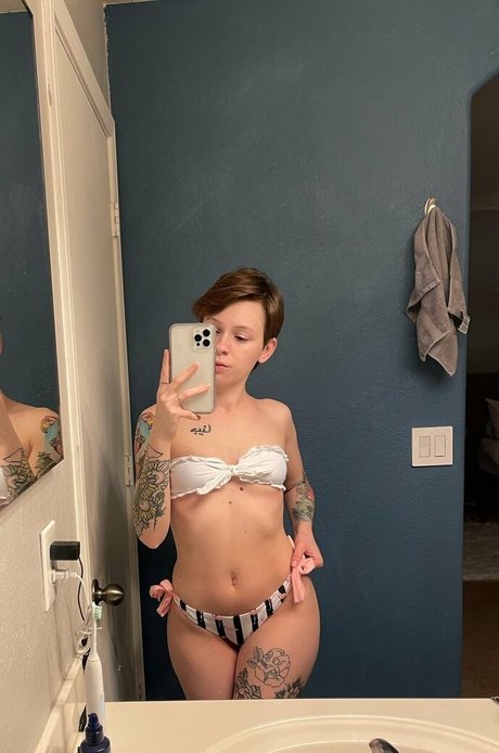 jaymee pineapple ポルノスター 裸 写真