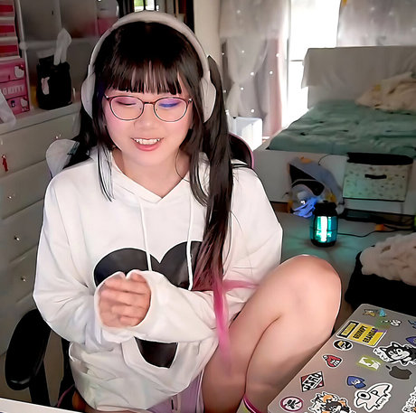 Canniny ヌードのポルノスター 画像