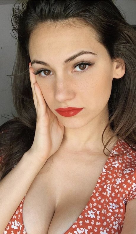 巨乳ストリップオンリーファンズ ホットセックス 写真