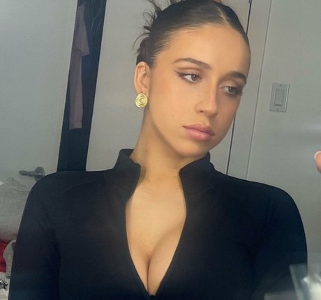 Tate McRae 高品質女優 写真