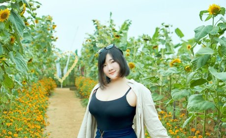 中くらいのおっぱいオンリーファンズ トップ 画像