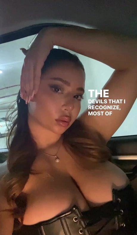 大きなお尻のオンリーファンズ エロチック 写真