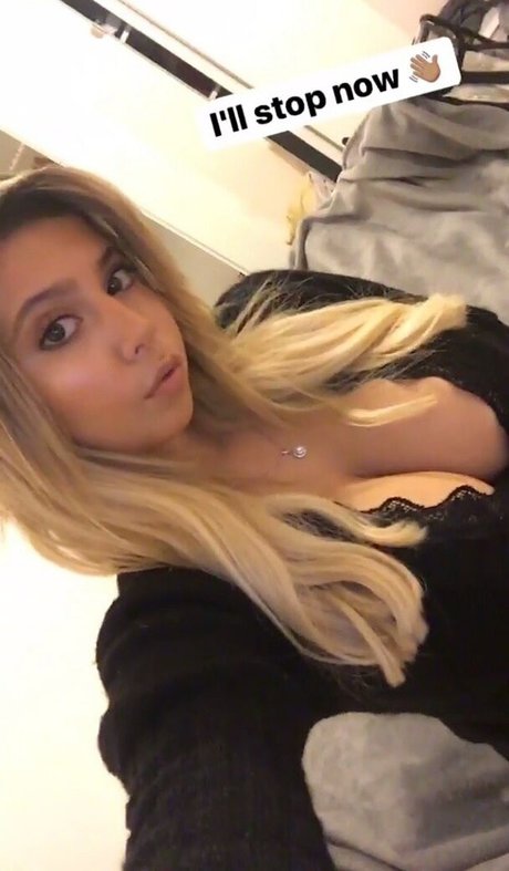 フェラチオ自撮りオンリーファンズ ホットセクシー 写真