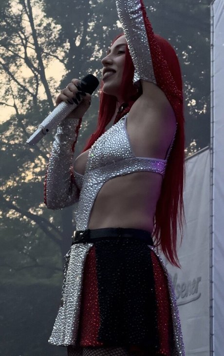 背の高い熟女オンリーファンズ ホットヌード 写真