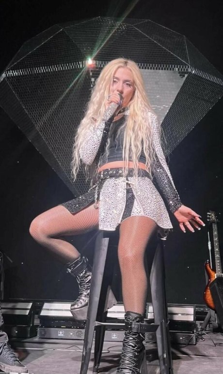 オンリーファンズで エロチック アーカイブ