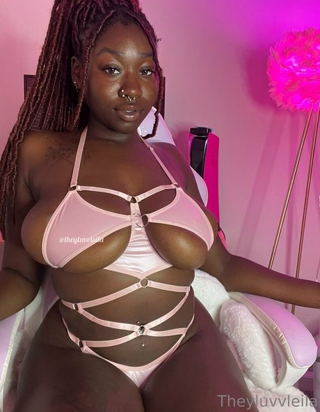 theyluvvleila 独占モデル 写真