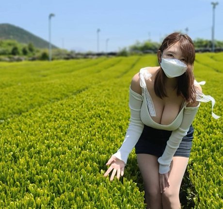 熟女オナニーオンリーファンズ 美しいヌード 写真