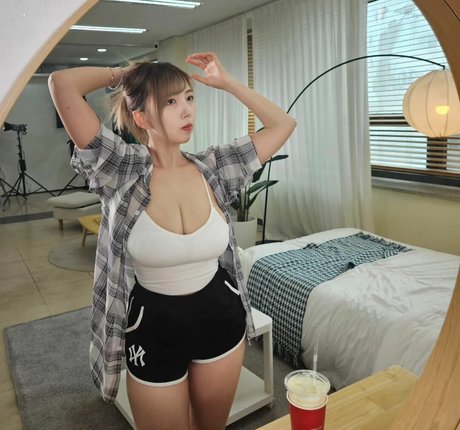 マッサージオンリーファンズ ホットヌード 写真