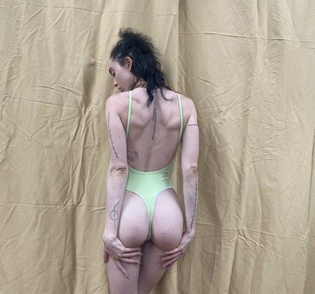 Taylor Zahn エロティックなポルノスター 画像