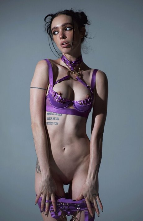 Taylor Zahn ヌードスター 写真
