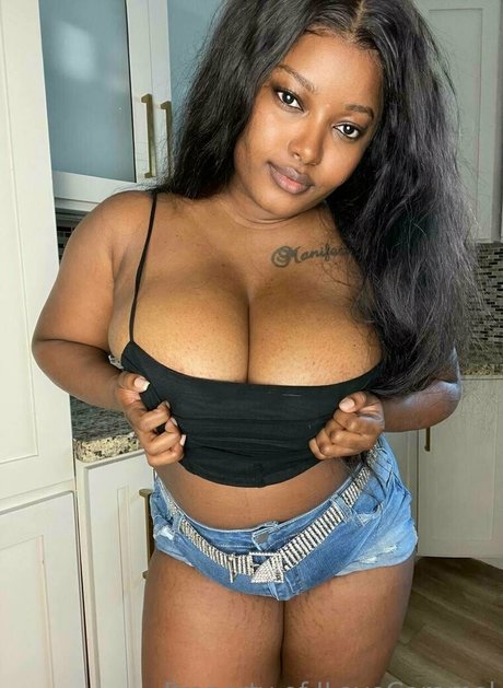 パンツ オンリーファンズ 裸 画像