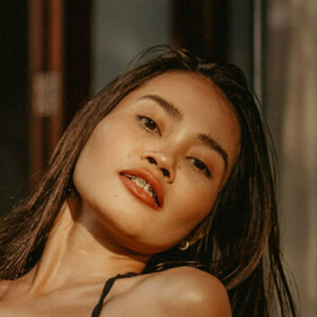 手コキ JOI オンリーファンズ 美しいヌード 画像