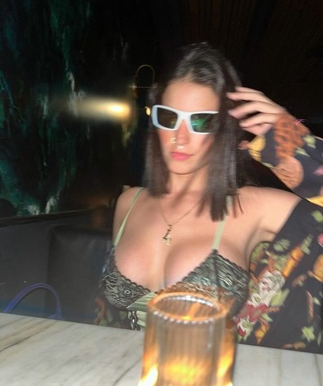 巨乳ラテン系オンリーファンズ セクシー裸 画像